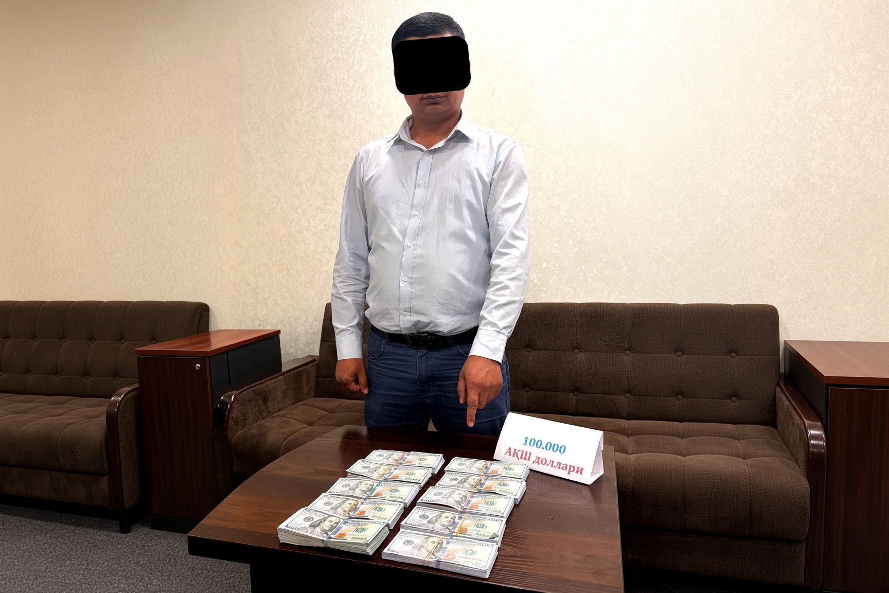 Тошкент вилоятида банк ходими 100 минг доллар олган вақтида ушланди